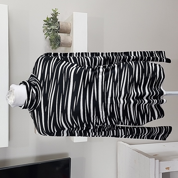 Truth By Republic Zebra Print Long Sleeve Viscose Blend Turtleneck Top NWT - Picture 8 of 8